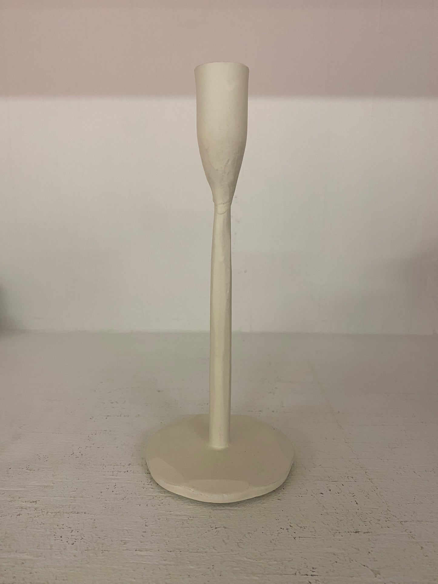 Kandelaar wit metaal ‘Pomax’ M