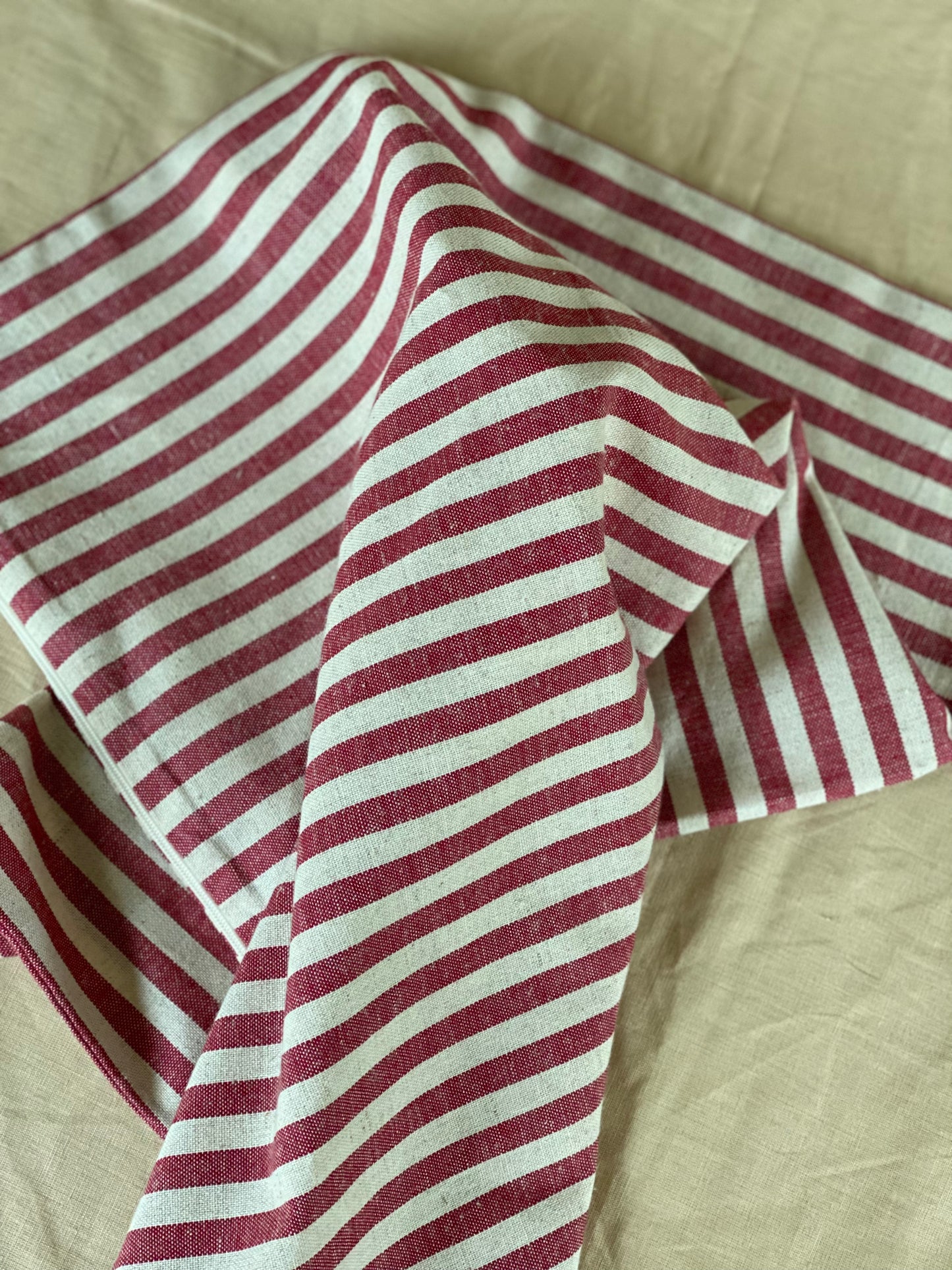 Kussen ‘striped’ rood & wit