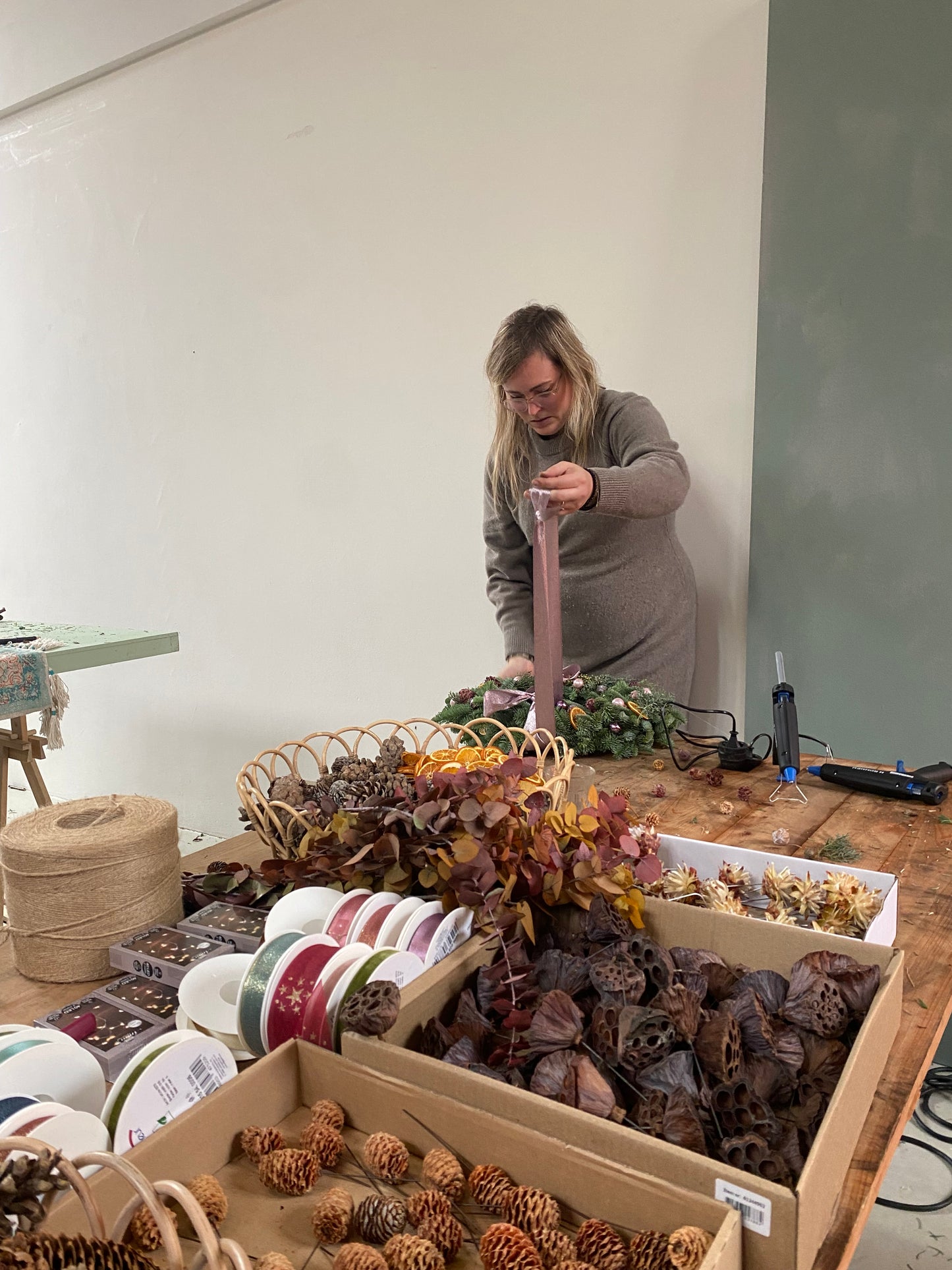 Workshop // Kerstkrans // 7 & 14 december 2025 // €49,50 // @Studio Haarlem