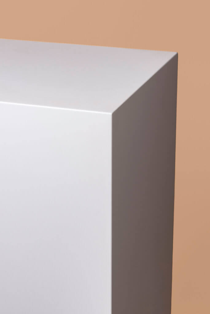 Zuil // mat 9010 // 30 x 30 x 80