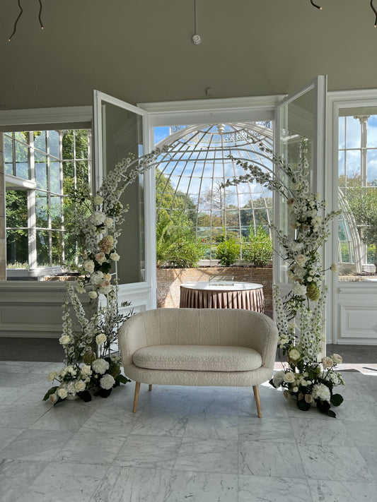 Backdrop // boog, metaal, wit