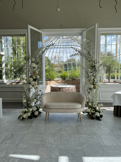 Backdrop // boog, metaal, wit