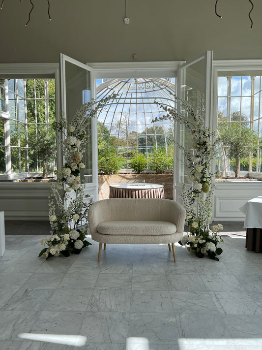 Backdrop // boog, metaal, wit