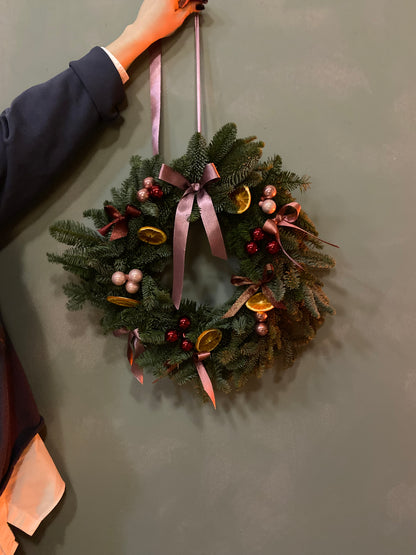 Workshop // Kerstkrans // 7 & 14 december 2025 // €49,50 // @Studio Haarlem